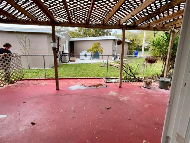 Продажа дома по адресу 3241 Arthur Ter - фото 7532141