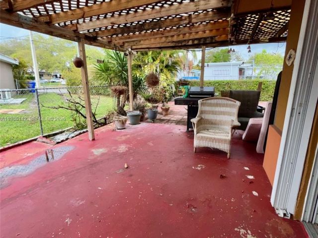 Продажа дома по адресу 3241 Arthur Ter - фото 7532142