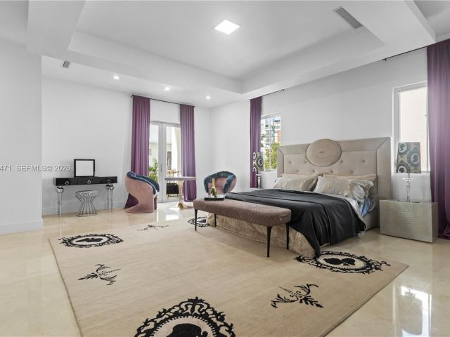 Дом в аренду по адресу 3420 NW 84th Ave - фото 7532221