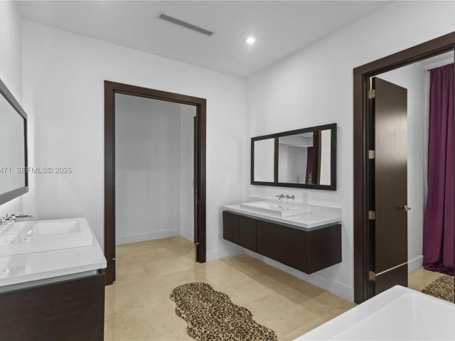 Дом в аренду по адресу 3420 NW 84th Ave - фото 7532224