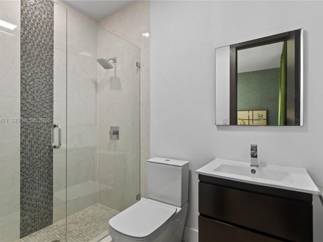 Дом в аренду по адресу 3420 NW 84th Ave - фото 7532225