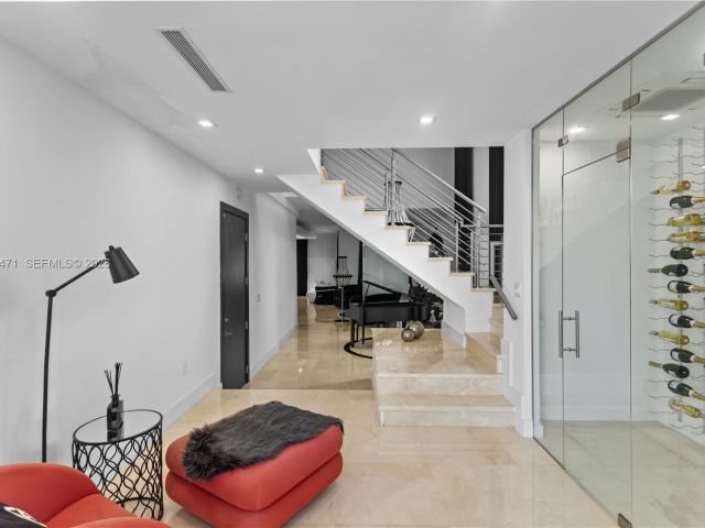 Дом в аренду по адресу 3420 NW 84th Ave - фото 7532226