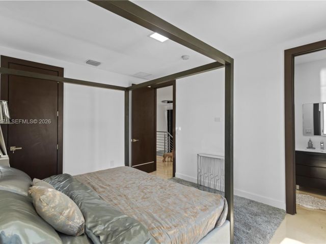 Дом в аренду по адресу 3420 NW 84th Ave - фото 7532229