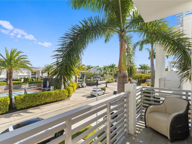 Дом в аренду по адресу 3420 NW 84th Ave - фото 7532231