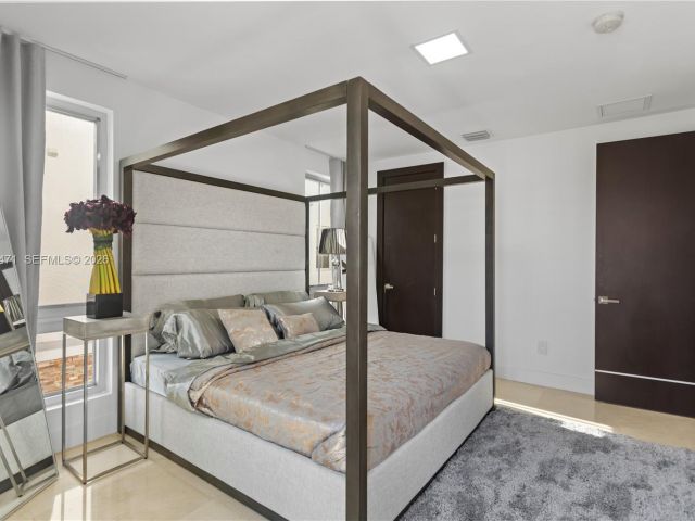 Дом в аренду по адресу 3420 NW 84th Ave - фото 7532232