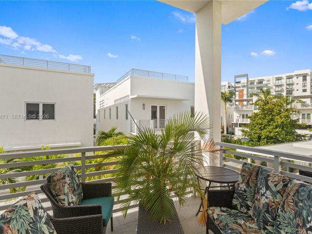 Дом в аренду по адресу 3420 NW 84th Ave - фото 7532236