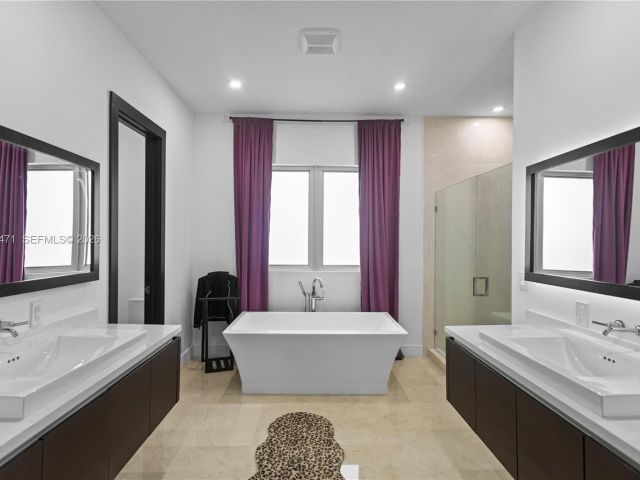 Дом в аренду по адресу 3420 NW 84th Ave - фото 7532237