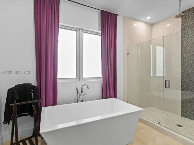 Дом в аренду по адресу 3420 NW 84th Ave - фото 7532238