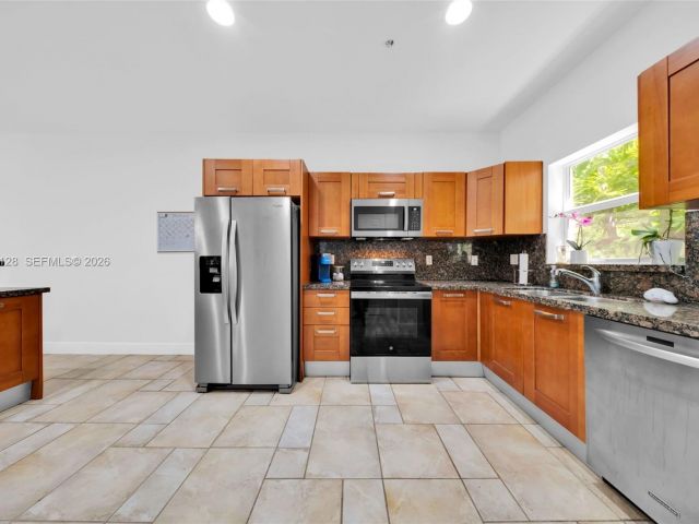 Продажа дома по адресу 2917 SW 30th Ct 2917 - фото 7532596