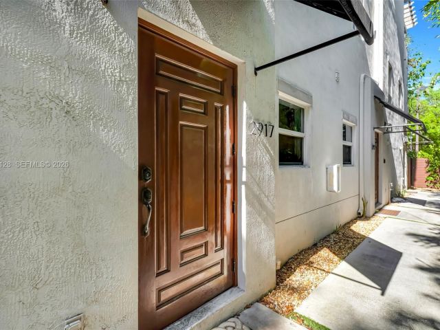 Продажа дома по адресу 2917 SW 30th Ct 2917 - фото 7532600