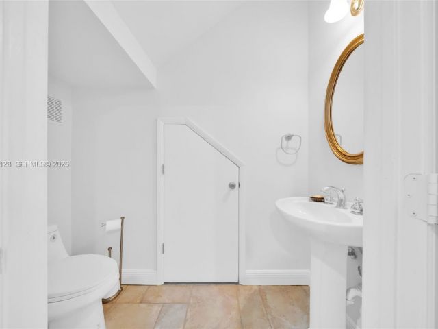 Продажа дома по адресу 2917 SW 30th Ct 2917 - фото 7532601