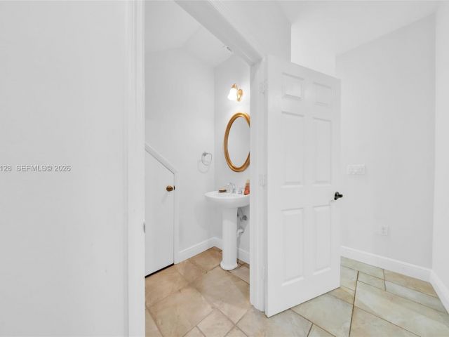 Продажа дома по адресу 2917 SW 30th Ct 2917 - фото 7532602