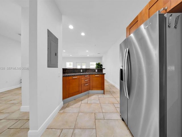 Продажа дома по адресу 2917 SW 30th Ct 2917 - фото 7532603