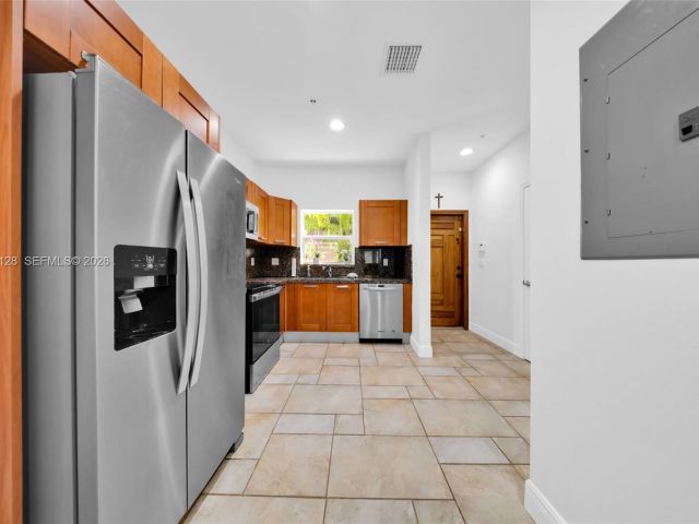 Продажа дома по адресу 2917 SW 30th Ct 2917 - фото 7532604