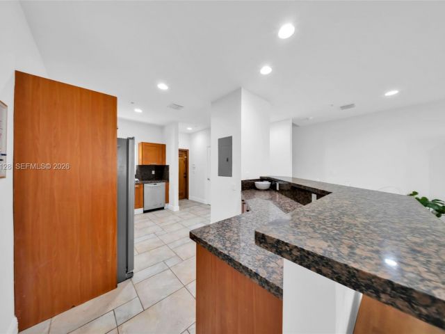 Продажа дома по адресу 2917 SW 30th Ct 2917 - фото 7532606