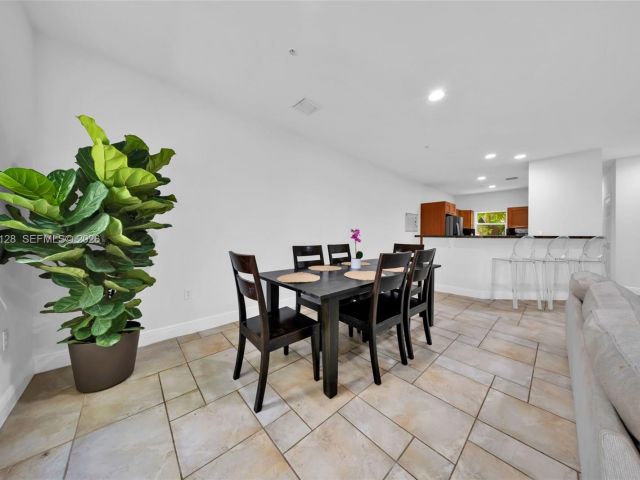 Продажа дома по адресу 2917 SW 30th Ct 2917 - фото 7532610