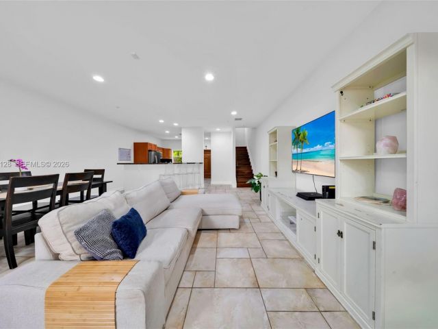 Продажа дома по адресу 2917 SW 30th Ct 2917 - фото 7532611