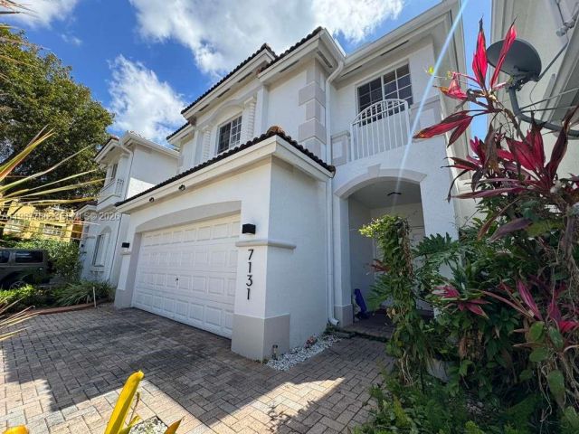 Дом в аренду по адресу 7131 NW 114th Ct - фото 7532899