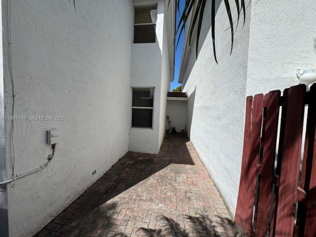 Дом в аренду по адресу 7131 NW 114th Ct - фото 7532901