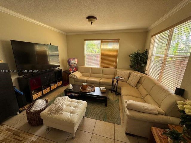 Дом в аренду по адресу 7131 NW 114th Ct - фото 7532905