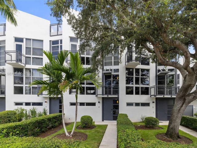 Продажа дома по адресу 721 SE 12th Ct 4 - фото 7532818