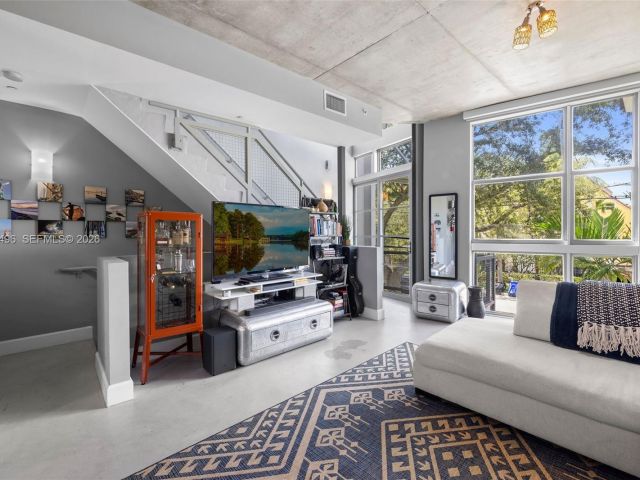 Продажа дома по адресу 721 SE 12th Ct 4 - фото 7532821