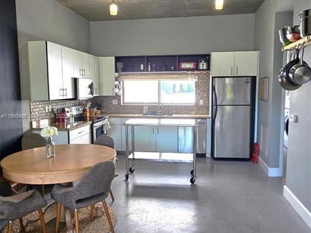 Продажа дома по адресу 721 SE 12th Ct 4 - фото 7532824