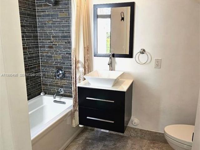 Продажа дома по адресу 721 SE 12th Ct 4 - фото 7532831