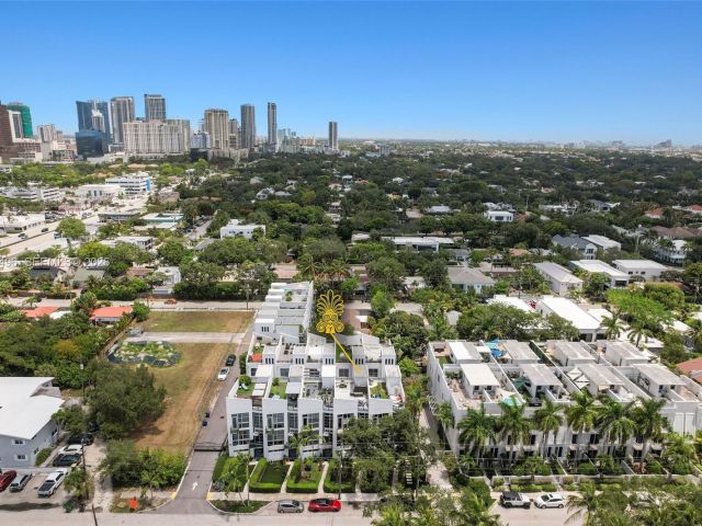 Продажа дома по адресу 721 SE 12th Ct 4 - фото 7532835