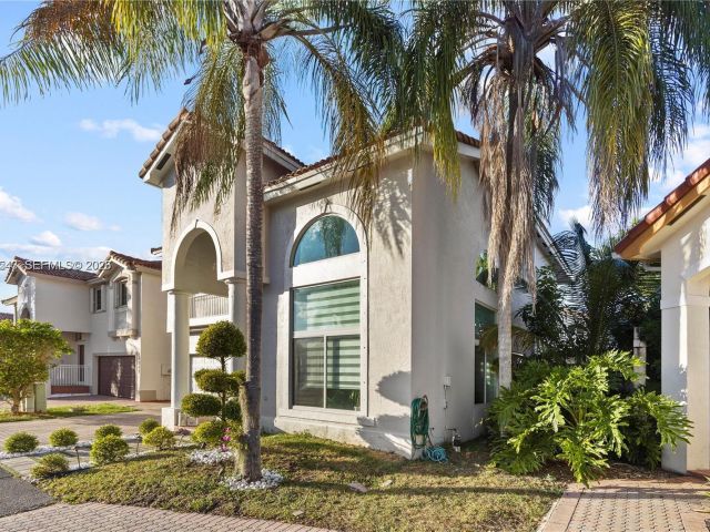 Дом в аренду по адресу 11243 NW 58th Ter 1 - фото 7532917