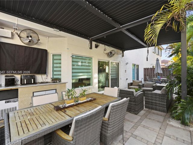 Дом в аренду по адресу 11243 NW 58th Ter 1 - фото 7532921