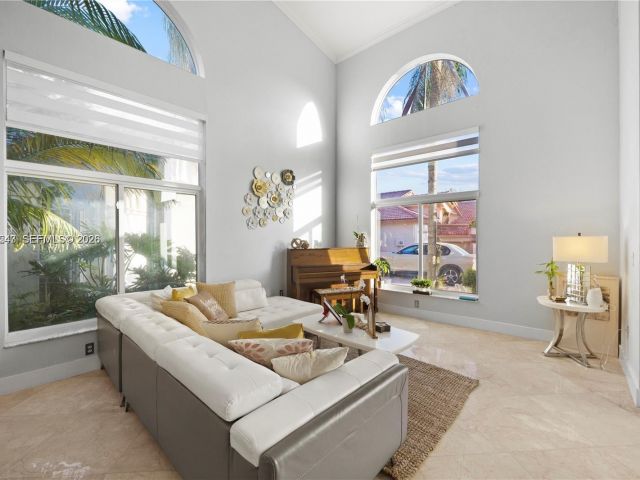 Дом в аренду по адресу 11243 NW 58th Ter 1 - фото 7532927