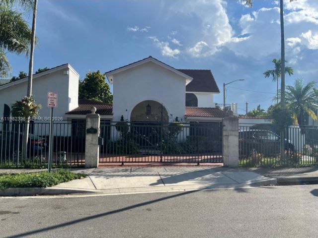 Продажа дома по адресу 2190 SW 22 terrace - фото 7532690