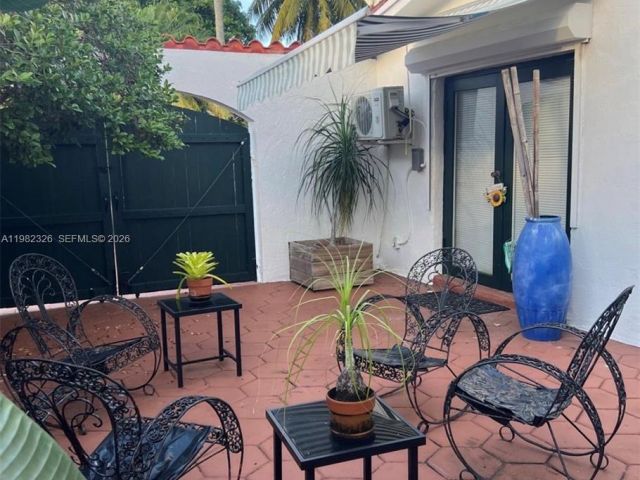 Продажа дома по адресу 2190 SW 22 terrace - фото 7532696