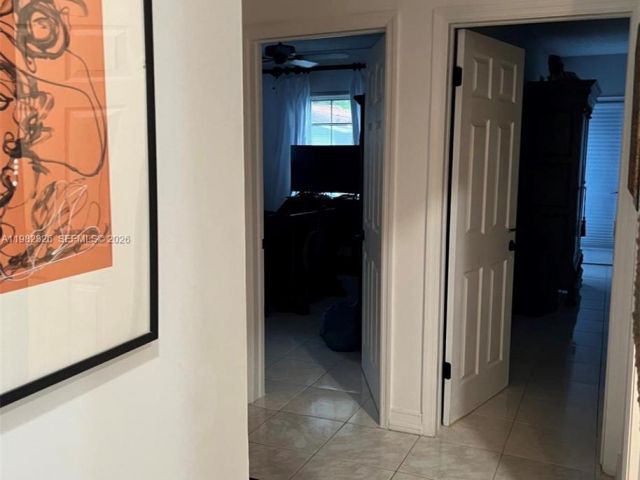 Продажа дома по адресу 2190 SW 22 terrace - фото 7532700