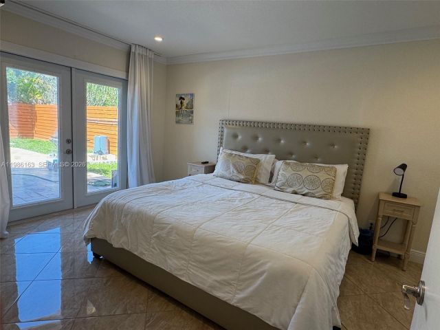 Продажа дома по адресу 2355 SE 7th St - фото 7532814