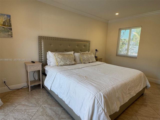 Продажа дома по адресу 2355 SE 7th St - фото 7532815