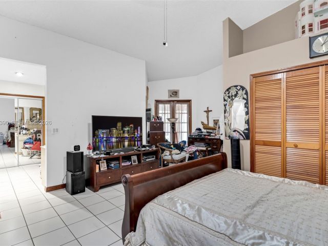 Продажа дома по адресу 15012 SW 45th Ln - фото 7532733