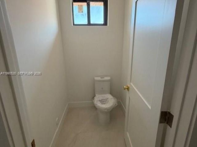 Продажа дома по адресу 2800 SW 38th Ct - фото 7532621