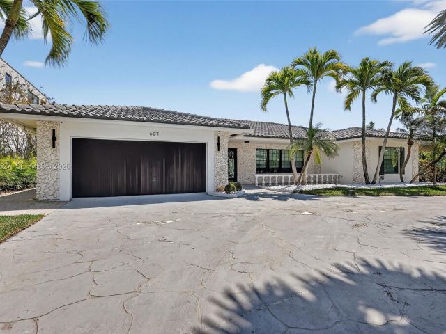 Дом в аренду по адресу 607 Layne Blvd - фото 7532572