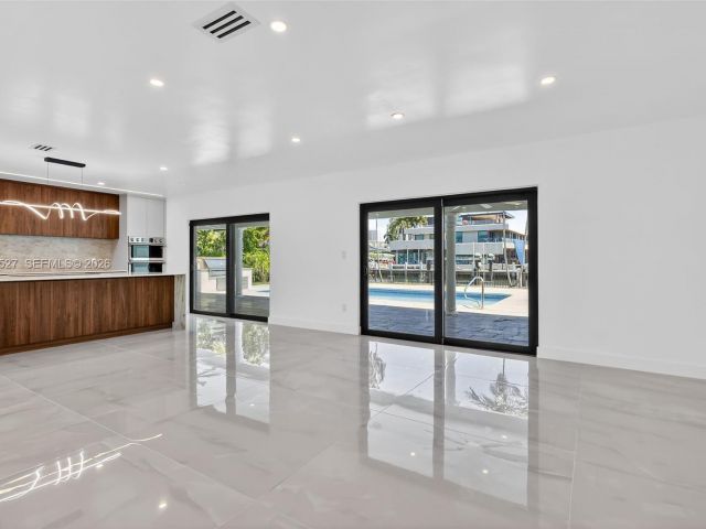 Дом в аренду по адресу 607 Layne Blvd - фото 7532577