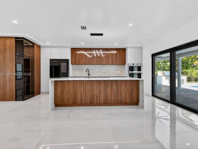 Дом в аренду по адресу 607 Layne Blvd - фото 7532579