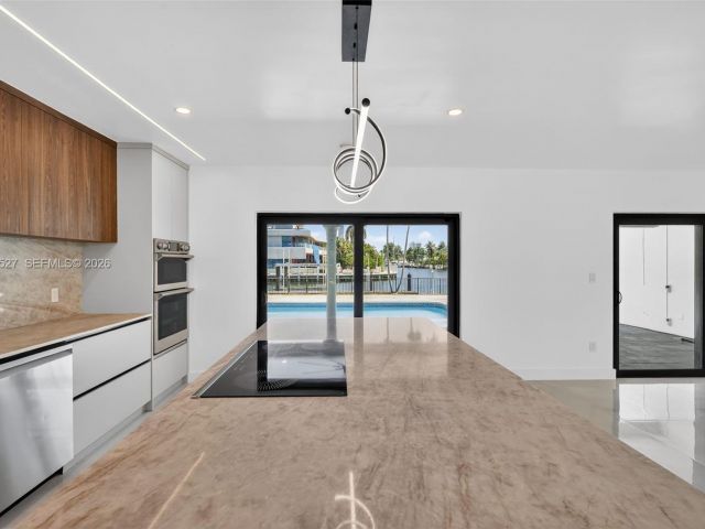 Дом в аренду по адресу 607 Layne Blvd - фото 7532582