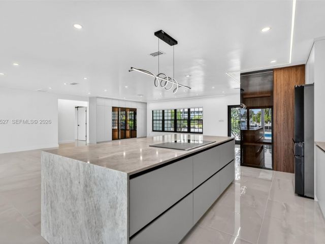 Дом в аренду по адресу 607 Layne Blvd - фото 7532584