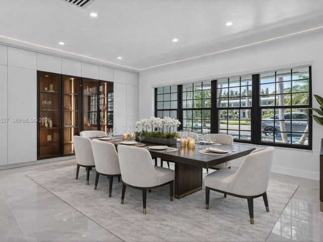 Дом в аренду по адресу 607 Layne Blvd - фото 7532586