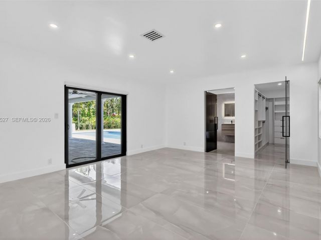 Дом в аренду по адресу 607 Layne Blvd - фото 7532589