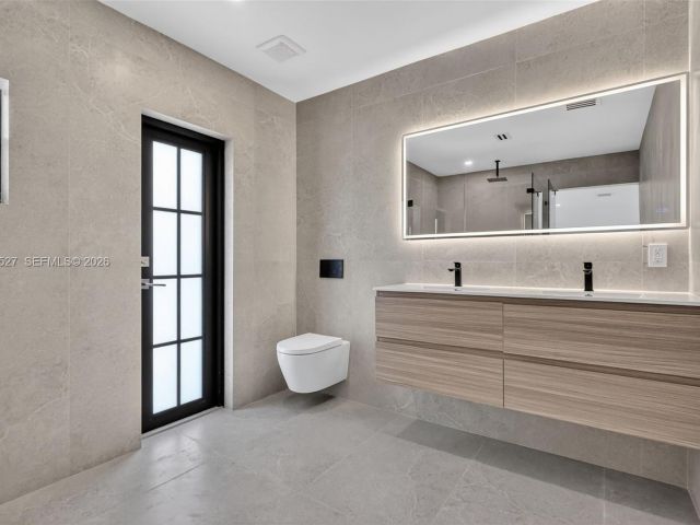 Дом в аренду по адресу 607 Layne Blvd - фото 7532591