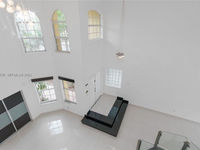 Дом в аренду по адресу 7333 NW 108th CT - фото 7533812