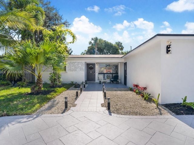 Продажа дома по адресу 1000 SW 32nd St - фото 7533155