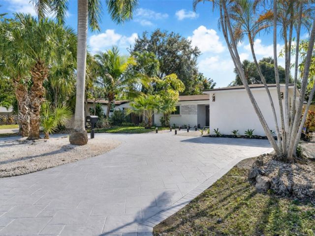 Продажа дома по адресу 1000 SW 32nd St - фото 7533156